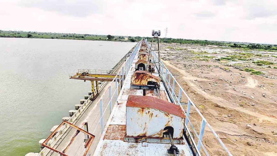 Water in Karnataka.. Bees in Telangana-Namasthe Telangana
– PARAHUSHAR NEWS