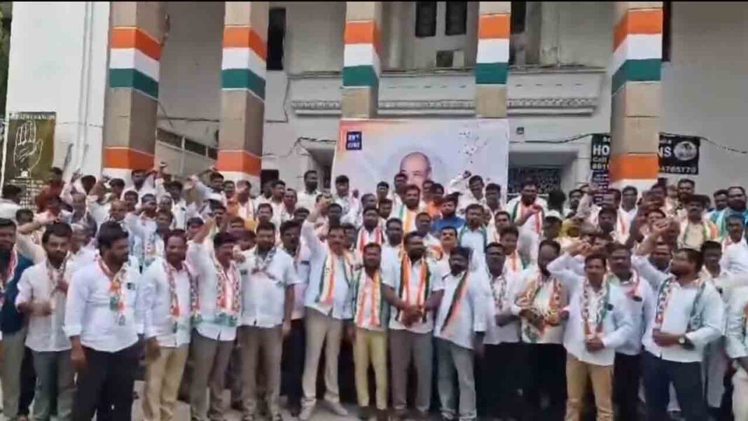 MLA Kale Yadaya Hathao Bachao Congress Party.. Original Congress Workers’ Dharna: Video-Namasthe Telangana
– PARAHUSHAR NEWS