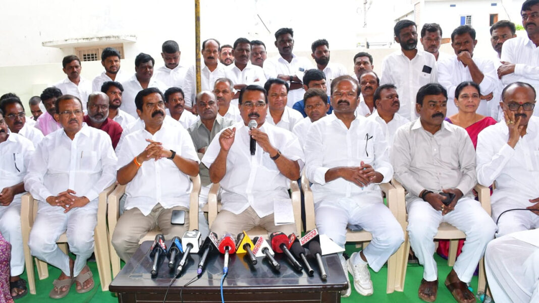 Niranjan Reddy Crops are cultivated in Andhra with the courage of Revanth Reddy: Former Minister Niranjan Reddy-Namasthe Telangana
– PARAHUSHAR NEWS
