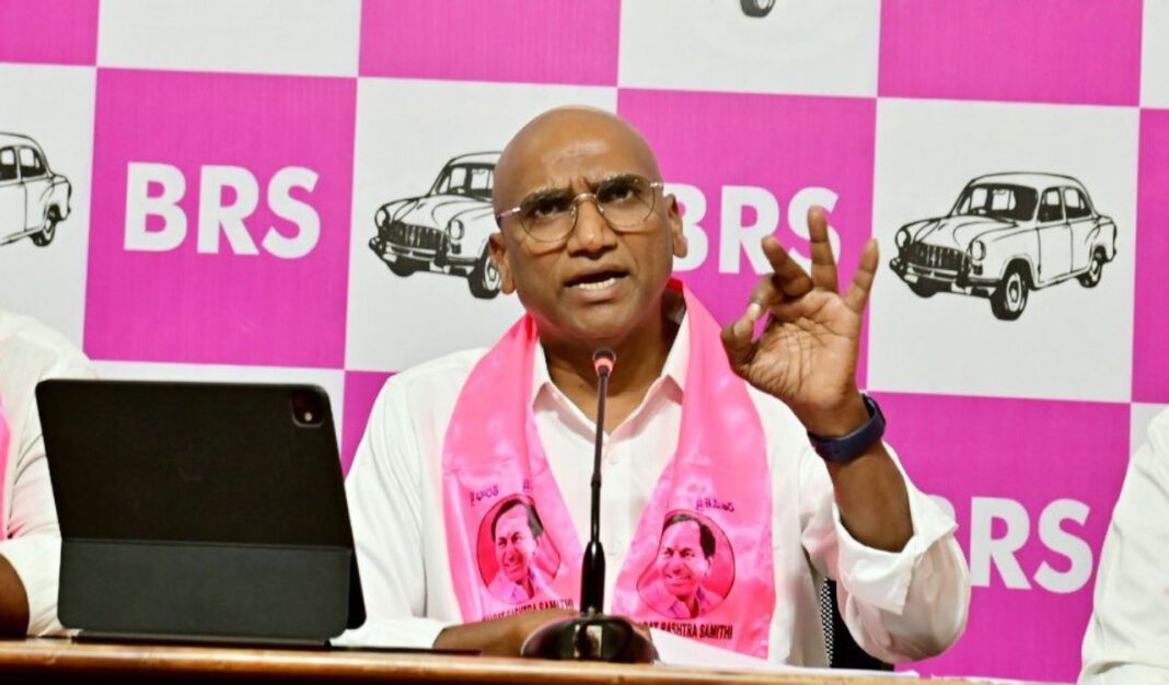 RS ప్రవీణ్ కుమార్ సెలెక్టివ్ సెక్యూరిటీని ప్రశ్నించాడు, చట్టపరమైన చర్య తీసుకుంటాడు
