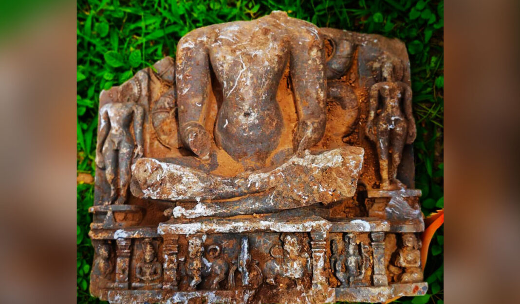 తెలంగాణ: ఆదిలాబాద్లో 9వ శతాబ్దానికి చెందిన అరుదైన పార్శ్వనాథ శిల్పం కనుగొనబడింది
– PARAHUSHAR NEWS