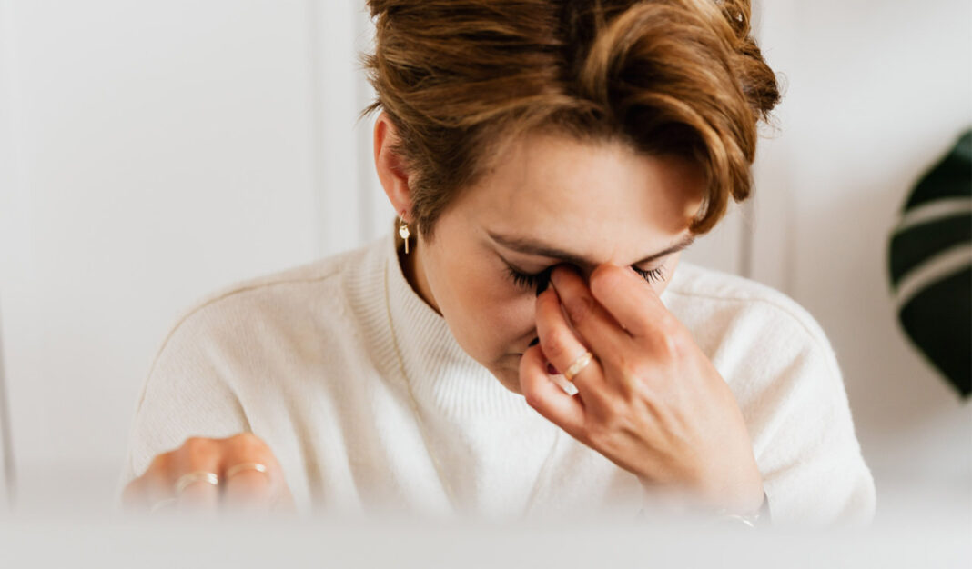 Why your eyes look tired even after eight hours of sleep, according to dermatologists- PARAHUSHAR NEWS