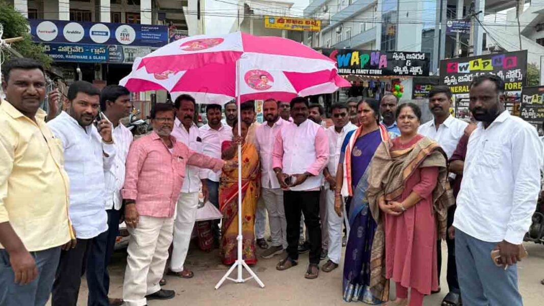 KTR, Sitakka visited Peddi Sudarshan Reddy’s family members.. Video-Namasthe Telangana
– PARAHUSHAR NEWS
