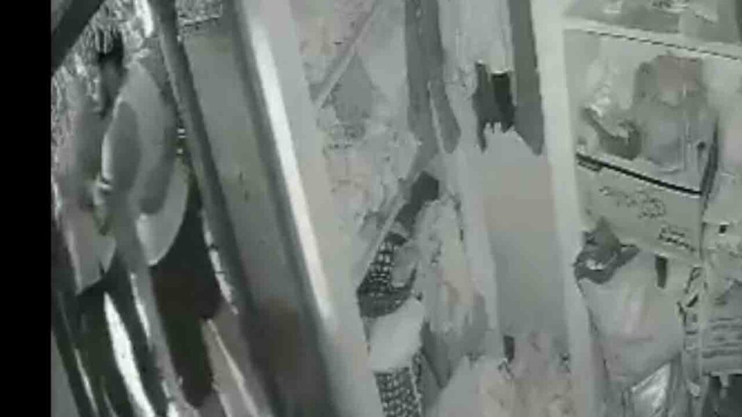 Youth’s family members attacked for love marriage : Video-Namasthe Telangana
– PARAHUSHAR NEWS