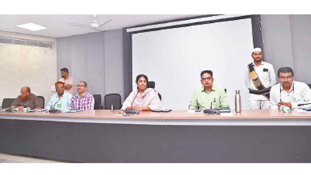గ్రామాల్లో దీర్ఘకాలికంగా ఉన్న సమస్యలను సర్పంచ్‌లు పరిష్కరించాలి: డీసీ హరిత

