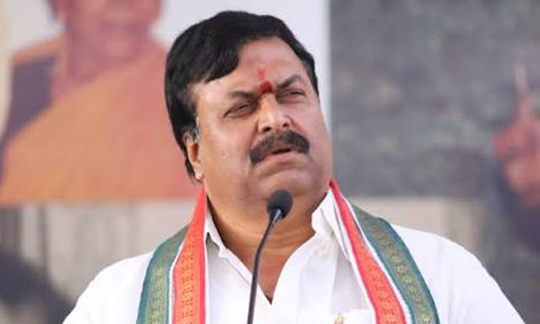 డాక్టర్ పొంగులేటి సుధాకర్ రెడ్డి ప్రధానమంత్రి నివాసం దగ్గర కాంగ్రెస్ నిరసనను ఖండించారు, బాధ్యతాయుతమైన పార్లమెంటరీ ప్రవర్తనకు పిలుపునిచ్చారు
– PARAHUSHAR NEWS