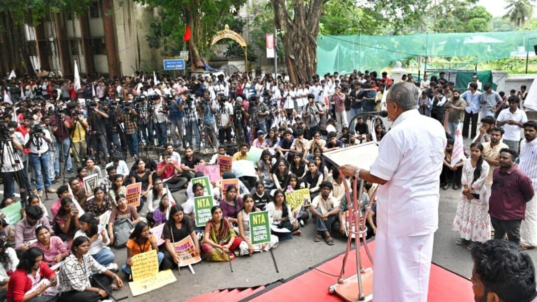 నీట్ అక్రమాలపై కేరళ ప్రతిపక్ష నేత పినరయి విజయన్ ప్రధాని మోదీని లక్ష్యంగా చేసుకున్నారు; న్యూఢిల్లీలో విద్యార్థుల నిరసనలపై పోలీసుల అణిచివేతపై కేంద్రంపై మండిపడ్డారు
– PARAHUSHAR NEWS