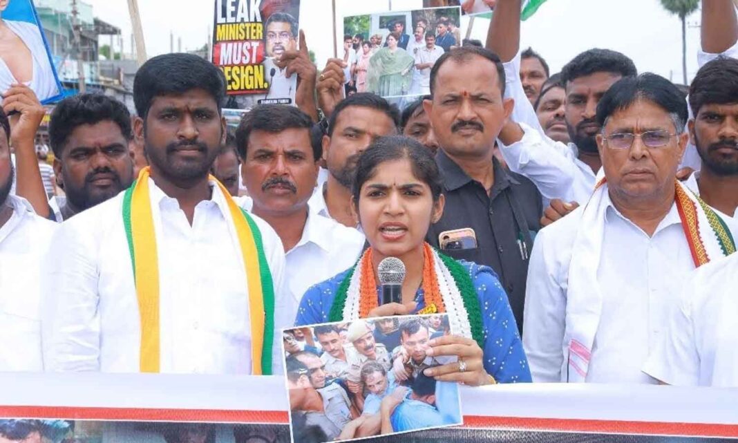 నీట్ పేపర్ లీకేజీపై దేవరుప్పులలో కాంగ్రెస్ ధర్నా చేపట్టింది

