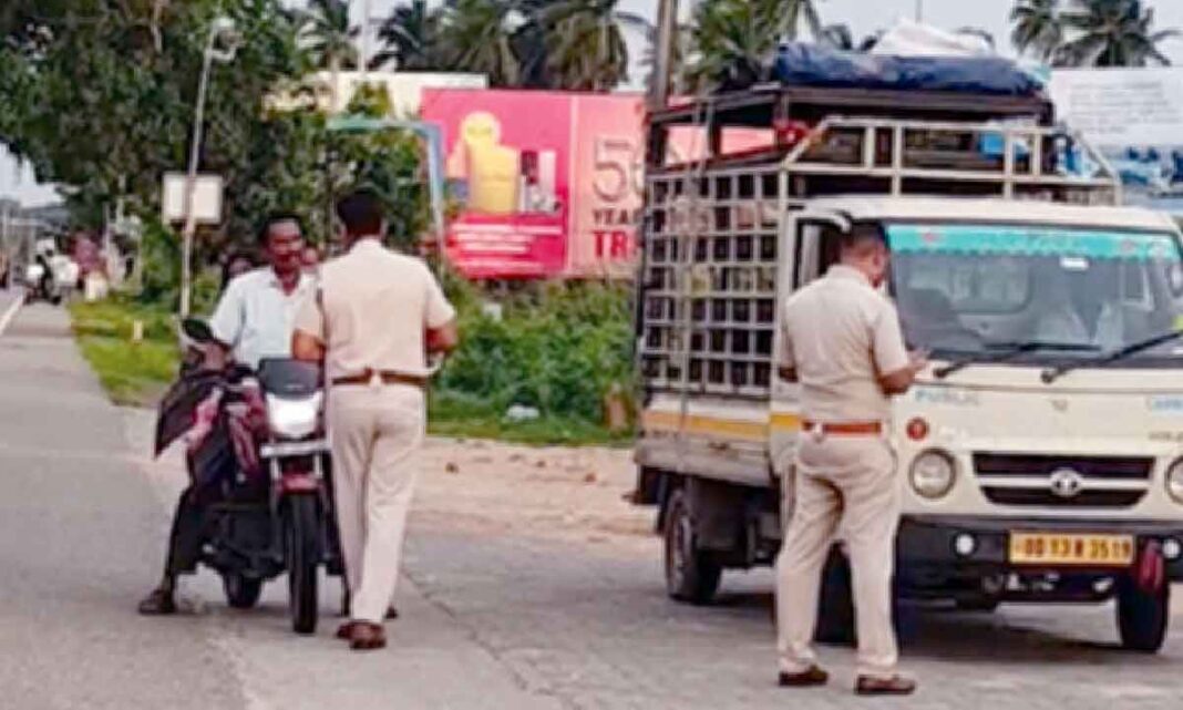 పత్రాలు లేని వాహనాలను స్వాధీనం చేసుకోవాలి
– PARAHUSHAR NEWS