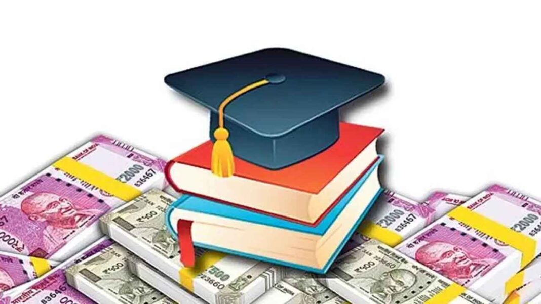 పెండింగ్‌లో ఉన్న ఫీజు రీయింబర్స్‌మెంట్ బకాయిలను విడుదల చేయాలని అఖిలపక్ష నేతలు డిమాండ్ చేశారు
