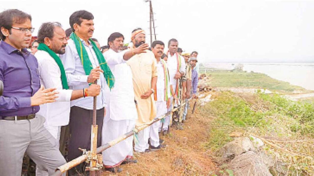 ప్రతి ఆయకట్టుకు గోదావరి జలాలు చేరుస్తామని డిప్యూటీ సీఎం భట్టి హామీ ఇచ్చారు
