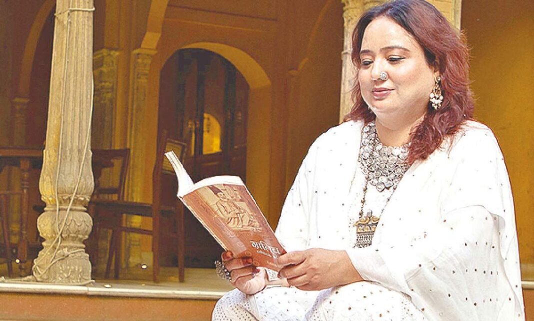 ఫౌజియా దస్తాంగో ప్రపంచం లోపల
– PARAHUSHAR NEWS