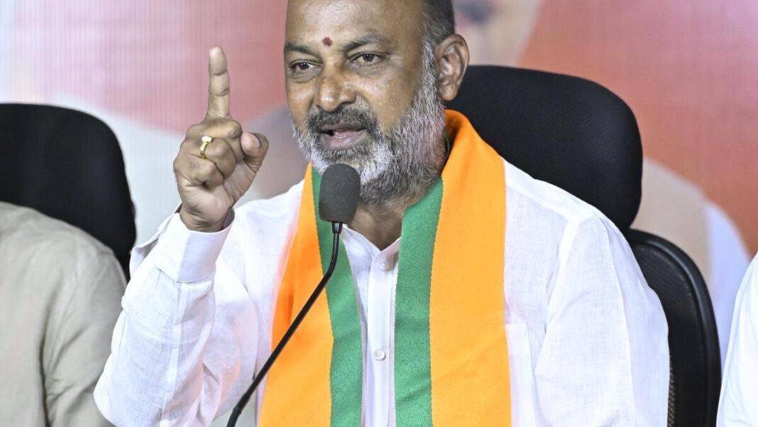 బండి సంజయ్ హిందూ ఓట్లను తొలగించే కుట్ర చూస్తున్నాడు
– PARAHUSHAR NEWS