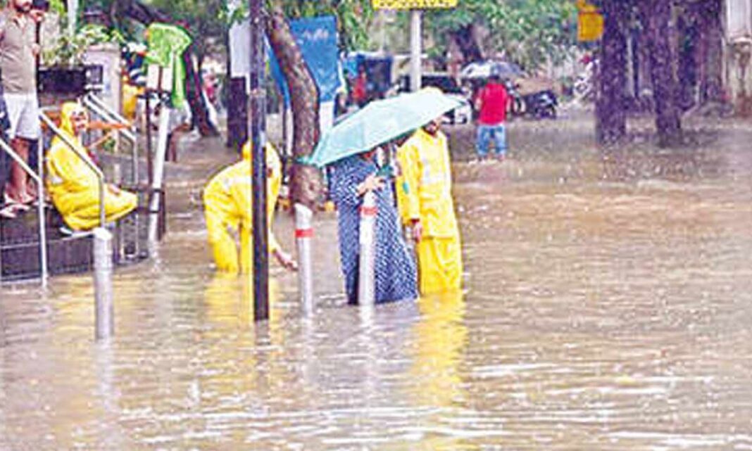 భారీ వర్షాలకు ముంబయి కట్టుదిట్టం; రెడ్ అలర్ట్ జారీ చేసింది
– PARAHUSHAR NEWS