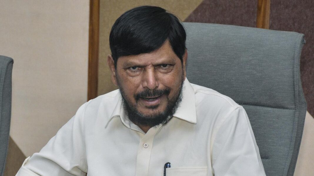 మహిళా కోటా, డీలిమిటేషన్ బిల్లులు వర్షాకాల సమావేశాల్లో ఆమోదం పొందుతాయి: అథవాలే
– PARAHUSHAR NEWS