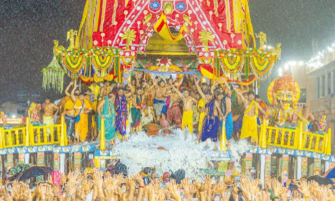 రథాల పైన ‘అధర్ పణ’ ఆచారం
– PARAHUSHAR NEWS