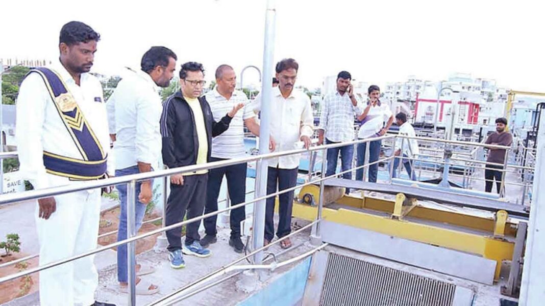 వరంగల్‌లో జరుగుతున్న పనులను పరిశీలించిన మున్సిపల్ కమిషనర్
