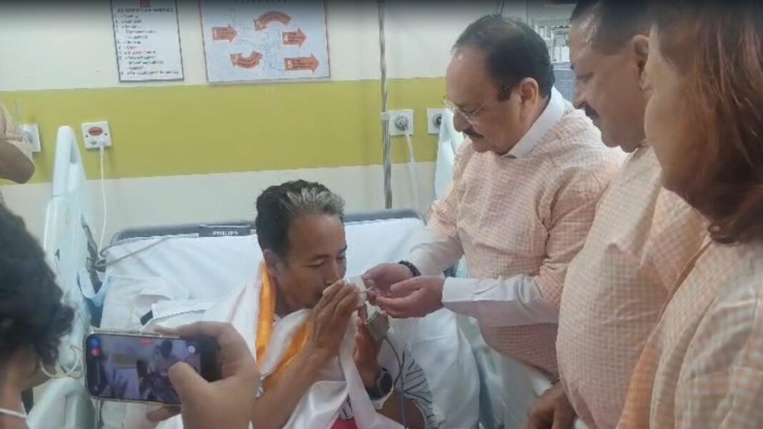 విద్యార్థులకు చేరువైన PM; సోనమ్ వాంగ్‌చుక్ వేగంగా ముగుస్తుంది
