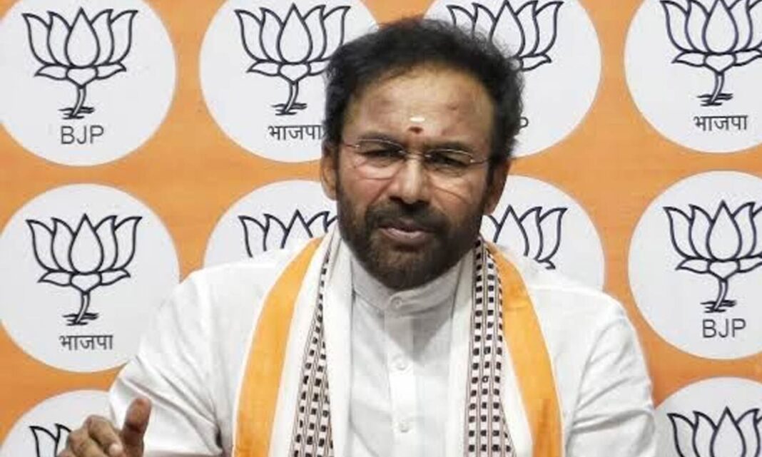 విద్యార్థులను వెన్నుపోటు పొడిచిన చరిత్ర కాంగ్రెస్‌కు ఉందన్నారు
