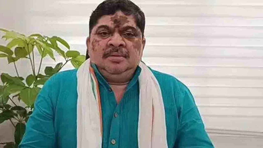 హుస్నాబాద్‌లో ఆయిల్‌పామ్‌, మొక్కలు నాటాలని పొన్నం ప్రభాకర్‌ పిలుపునిచ్చారు
