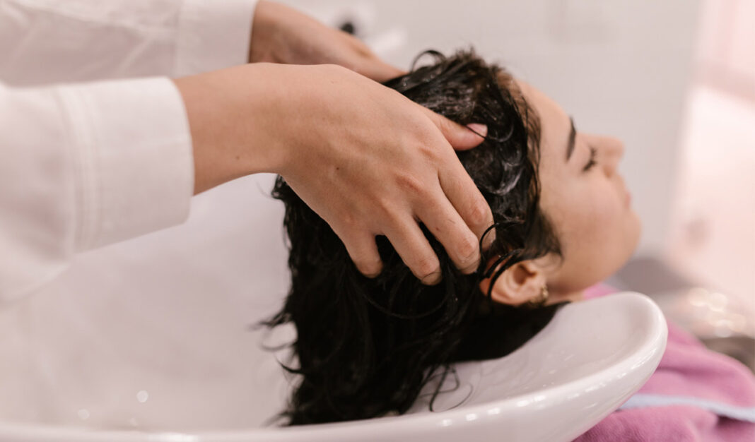 Monsoon hair care: Five simple ways to manage greasy hair- PARAHUSHAR NEWS