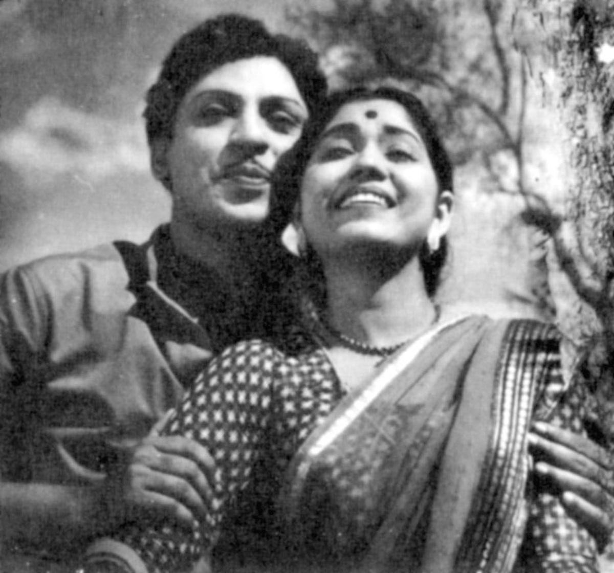 S.S. Rajendran and Sowcar Janaki in 'Kumudham'